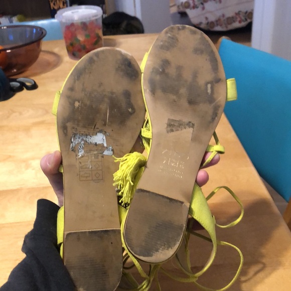 Pompom neon yellow tie up sandals - Picture 3 of 3